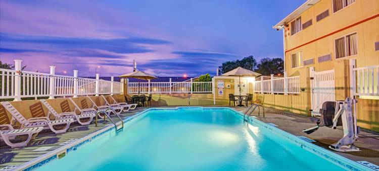 独立城堪萨斯城温德姆速8酒店(Super 8 by Wyndham Independence Kansas City)图片