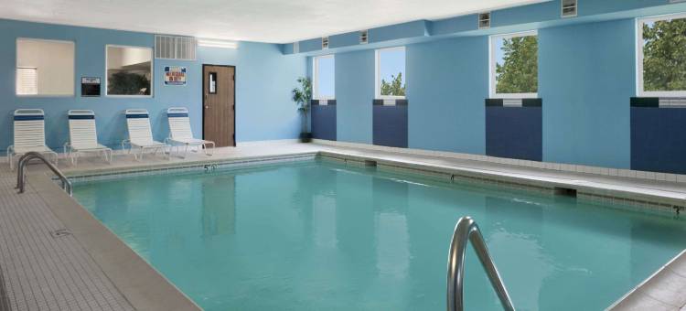 罗密欧威尔戴斯套房酒店(Days Inn & Suites by Wyndham Romeoville)图片