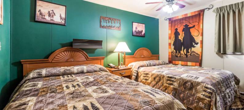 比格沃特羚羊峡谷罗德威套房酒店(Rodeway Inn & Suites Big Water - Antelope Canyon)图片