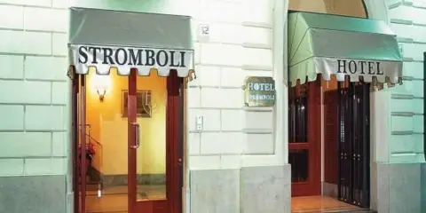 斯特隆伯利酒店