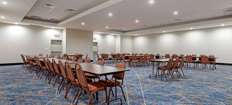 穆斯科吉康福特套房酒店(Comfort Inn & Suites Muskogee)图片