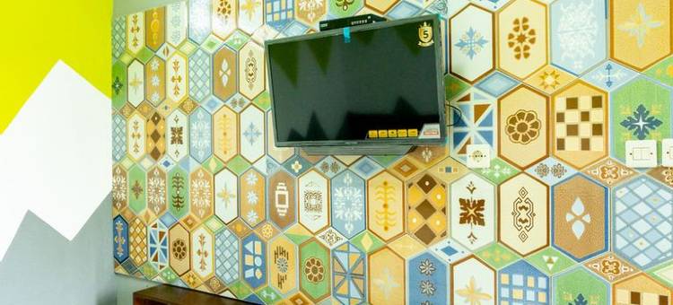 红多兹酒店-近本登范登博世(RedDoorz Near Benteng Van Den Bosch)图片