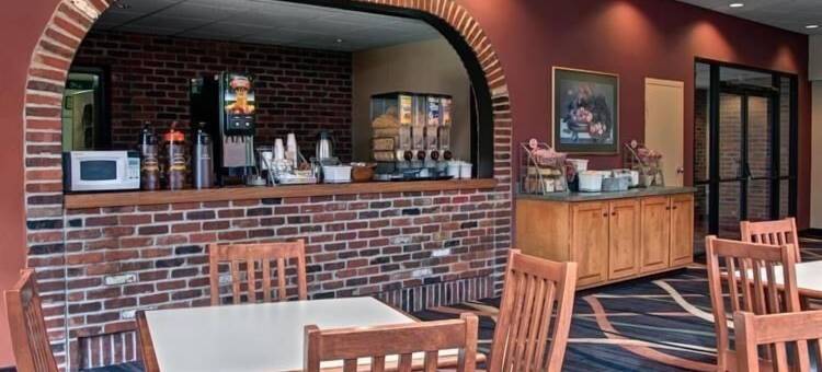 州立学院温德姆速8酒店(Super 8 by Wyndham State College)图片