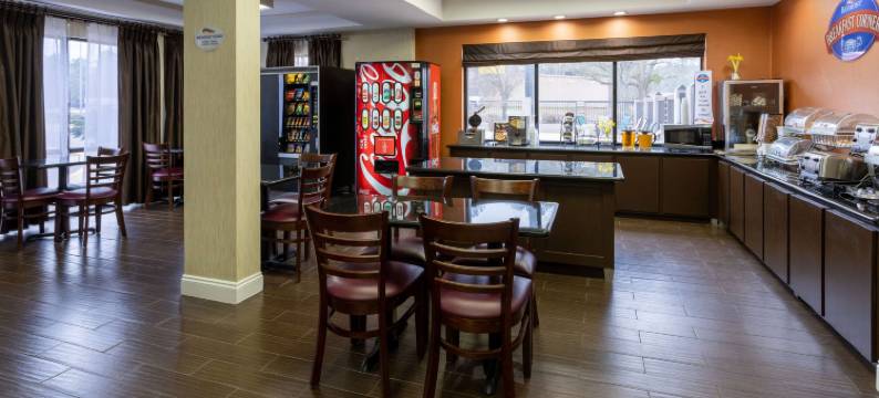 萨拉兰德温德姆呗盟酒店(Baymont by Wyndham Saraland)图片