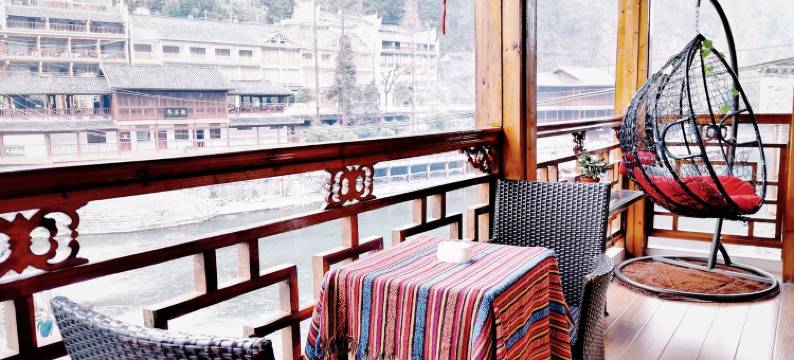 凤凰古城江景房客栈(杜田路分店)图片