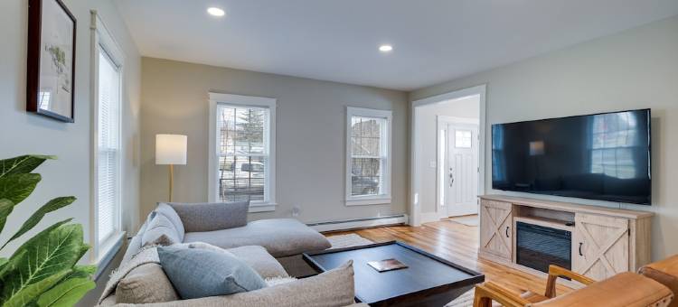 在卢特兰市中心更新的房子，靠近坡道(Updated Home in Heart of Rutland, Near Slopes)图片