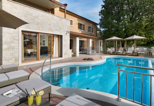 Vlastelini Hotel Overview