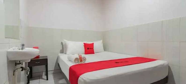 红多兹酒店@科姆普勒克坤甸购物中心(RedDoorz @ Komplek Pontianak Mall)图片