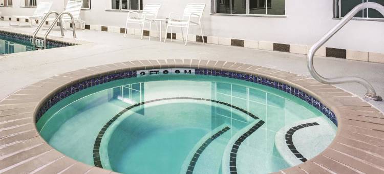 圣安东尼奥北石橡树拉昆塔温德姆套房酒店(La Quinta Inn & Suites by Wyndham San Antonio N Stone Oak)图片