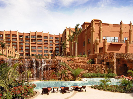 坎培拉塞雷纳酒店