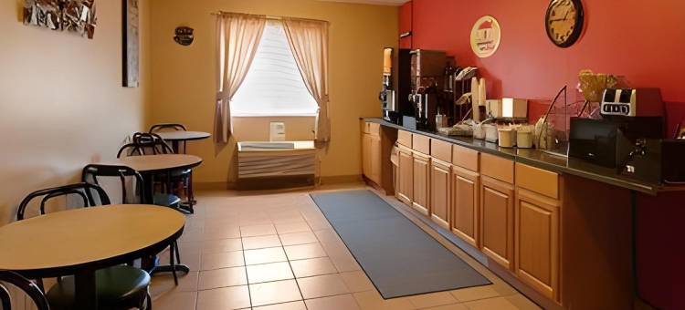 普瑞特温德姆速 8 酒店(Super 8 by Wyndham Pratt)图片