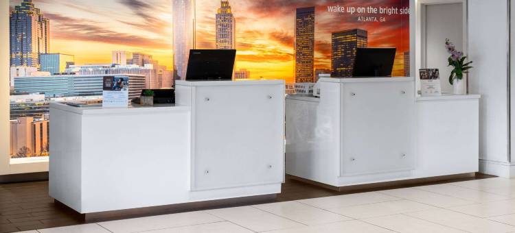 亚特兰大机场北拉昆塔温德姆套房酒店(La Quinta Inn & Suites by Wyndham Atlanta Airport North)图片