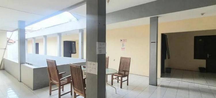 近PGRI坎州阪大学红多兹酒店(RedDoorz Near Universitas Pgri Kanjuruhan)图片