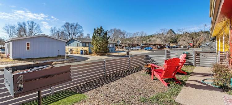 Blushing Bungalow w/AC, Fenced Yard, W/D, Garage, Fast WiFi, 3 Samsung Smart TVs图片