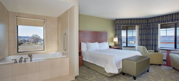 阿斯托里亚希尔顿欢朋套房酒店(Hampton Inn & Suites Astoria)图片