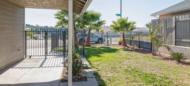 Entire Vacay Home "10 miles from Downtown" - 7 Beds 3 Rooms 2 Bath - Full Garage图片