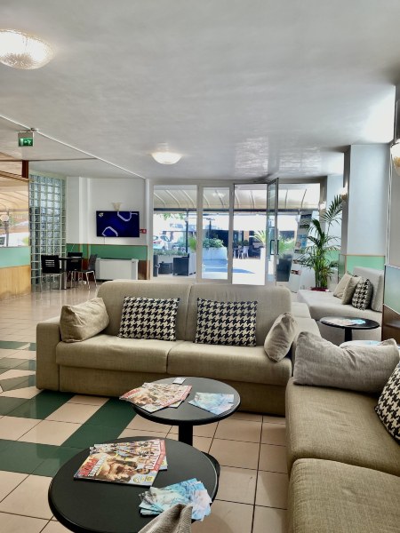 Hotel AiglonHotel Overview