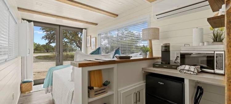 新的野花舒适集装箱家(New the Wildflower Cozy Container Home)图片