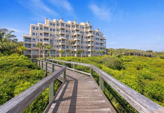 Ocean View and Luxury Furnishings - Exquisite Island Escape Hotel Overview