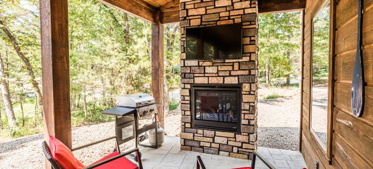 Stunning Cabin with Gas Fireplace and Hot Tub - Gorgeous Ample Retreat图片