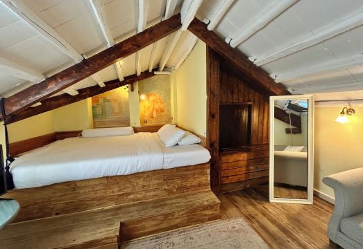 The Loriet Hotel Overview