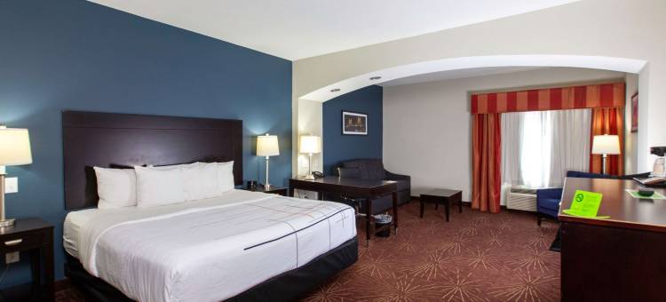 休斯顿东诺曼底拉昆塔温德姆套房酒店(La Quinta Inn & Suites by Wyndham Houston East at Normandy)图片