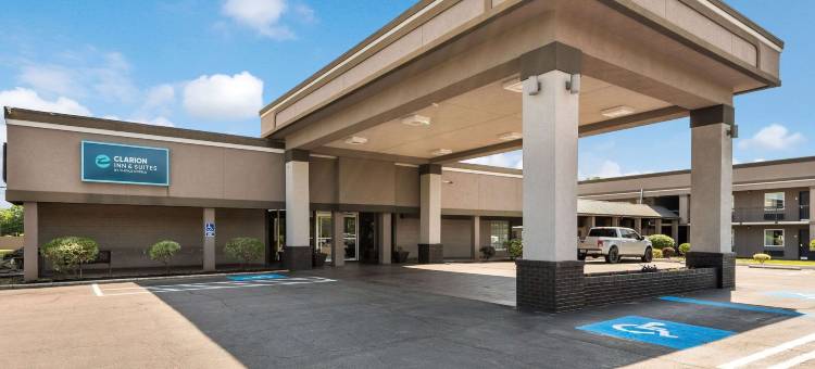 拉塞尔维尔I-40凯隆套房酒店(Clarion Inn & Suites Russellville I-40)图片