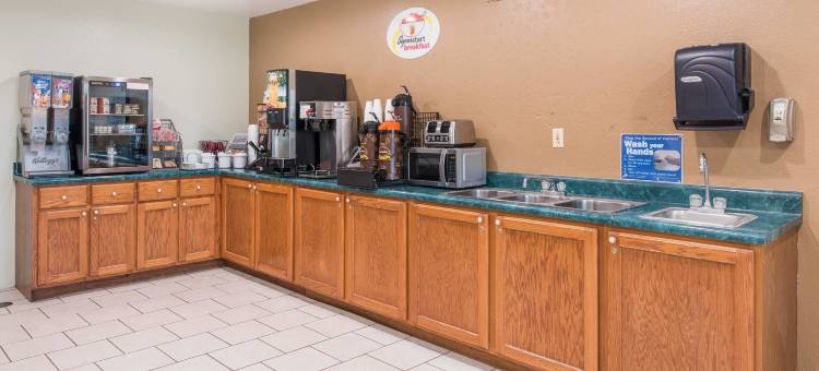 法明顿温德姆速8酒店(Super 8 by Wyndham Farmington)图片