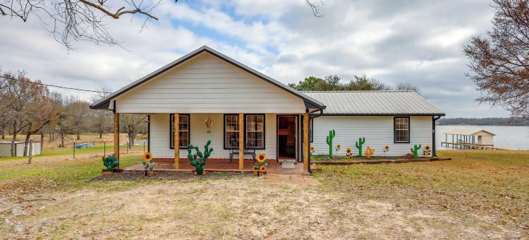 码头，甲板和景观：朱厄特湖畔小屋！(Dock, Decks & Views: Lakefront Cottage)图片