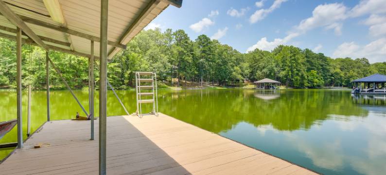 阳光克萨河度假屋，带船坞及滑槽！(Sunny Coosa River Hideaway w/ Boat Dock & Slip!)图片