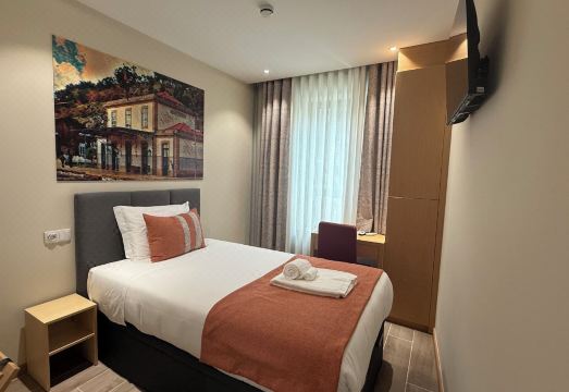 Oporto Station Hostel & Rooms Hotel Overview