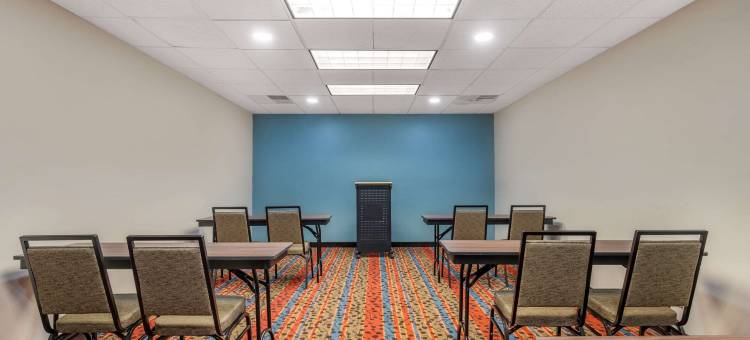 纽波特纽斯市中心区域的舒眠酒店及套房(Sleep Inn & Suites Newport News City Center Area)图片