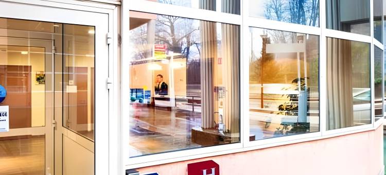 宜必思快捷布尔昆雅里昂中心酒店(Ibis Budget Bourgoin Jallieu Centre)图片