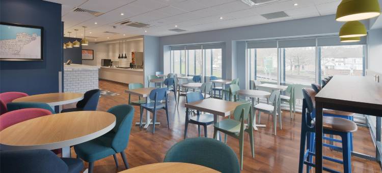 新堡莱姆中心旅游旅馆(Travelodge Newcastle-under-Lyme Central)图片