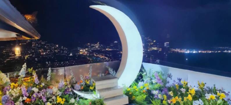 抱月楼·C位景观度假美宿(西江千户苗寨观景台店)图片