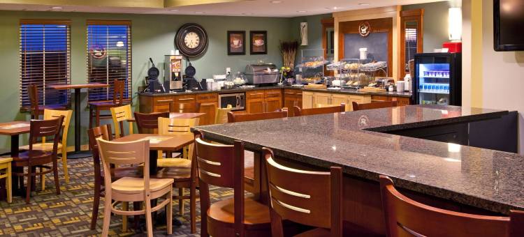 艾纳摩萨温德姆美吟温德姆酒店(AmericInn by Wyndham Anamosa)图片