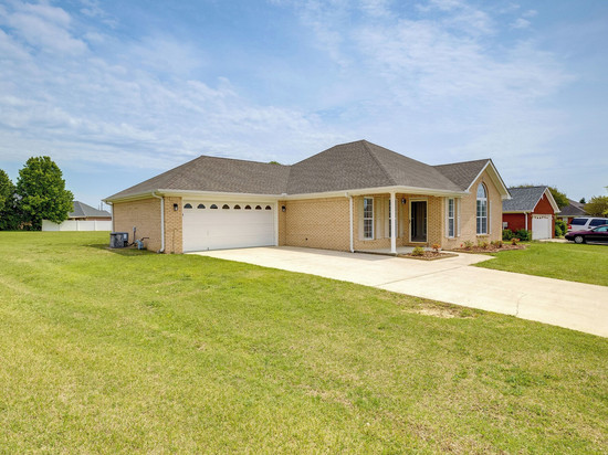 带庭院和宽敞院子的雅典之家