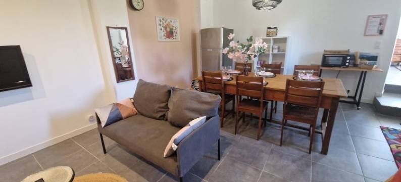 Apartment with swimming pool, wifi图片