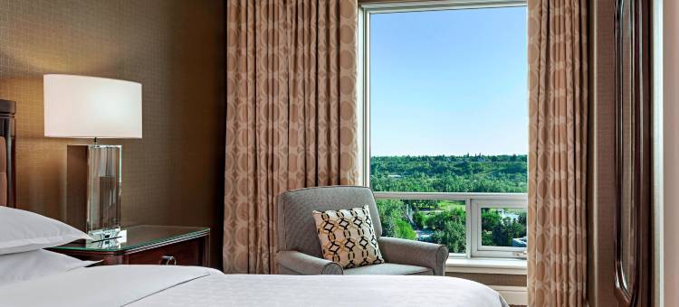 卡尔加里克莱里喜来登套房酒店(Sheraton Suites Calgary Eau Claire)图片