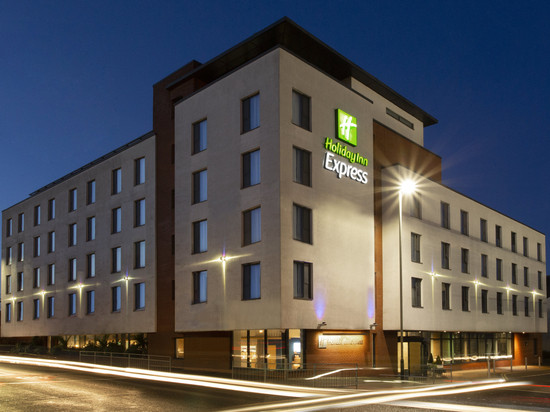 切尔滕纳姆中心智选假日酒店