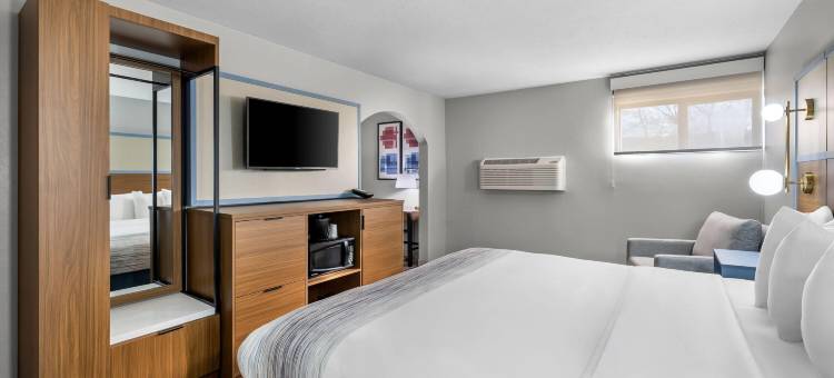 德拉菲尔德AmericInn酒店(AmericInn by Wyndham Delafield)图片