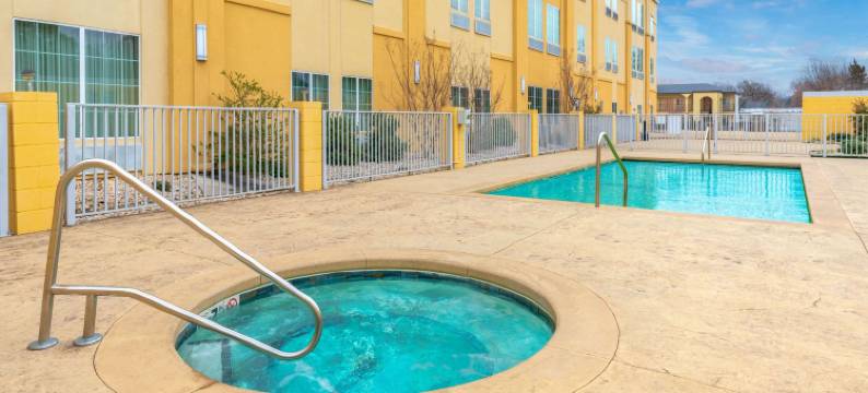 马斯科吉拉昆塔温德姆套房酒店(La Quinta Inn & Suites by Wyndham Muskogee)图片