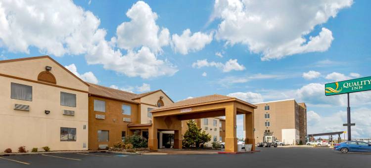 西孟斐斯I-40凯艺酒店(Quality Inn West Memphis I-40)图片