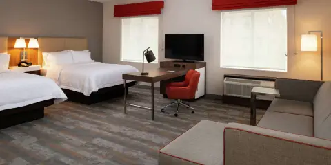 布埃納帕克歡朋套房酒店