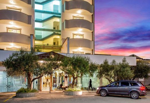 Arcom PalaceHotel Overview