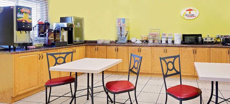 斯特金湾速8酒店(Super 8 by Wyndham Sturgeon Bay)图片