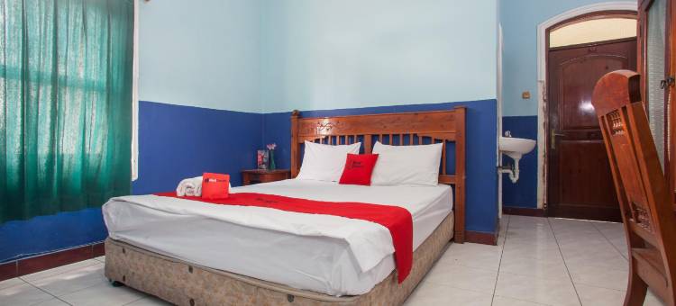 泗水红多兹酒店(RedDoorz @ Genteng Surabaya 2)图片