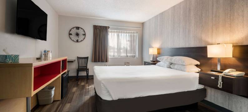 安大略红狮酒店(Red Lion Inn & Suites Ontario)图片