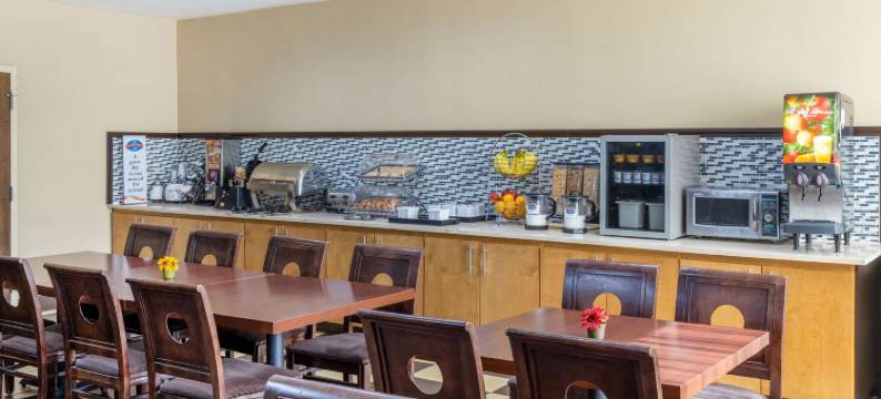 哥伦布呗盟套房酒店(Baymont by Wyndham Columbus GA)图片