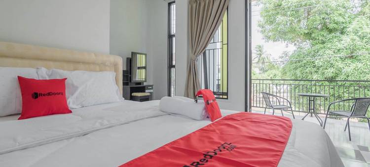 瑞德多兹酒店 - 近占碑苏丹塔哈机场(RedDoorz Syariah Near Sultan Thaha Airport Jambi)图片